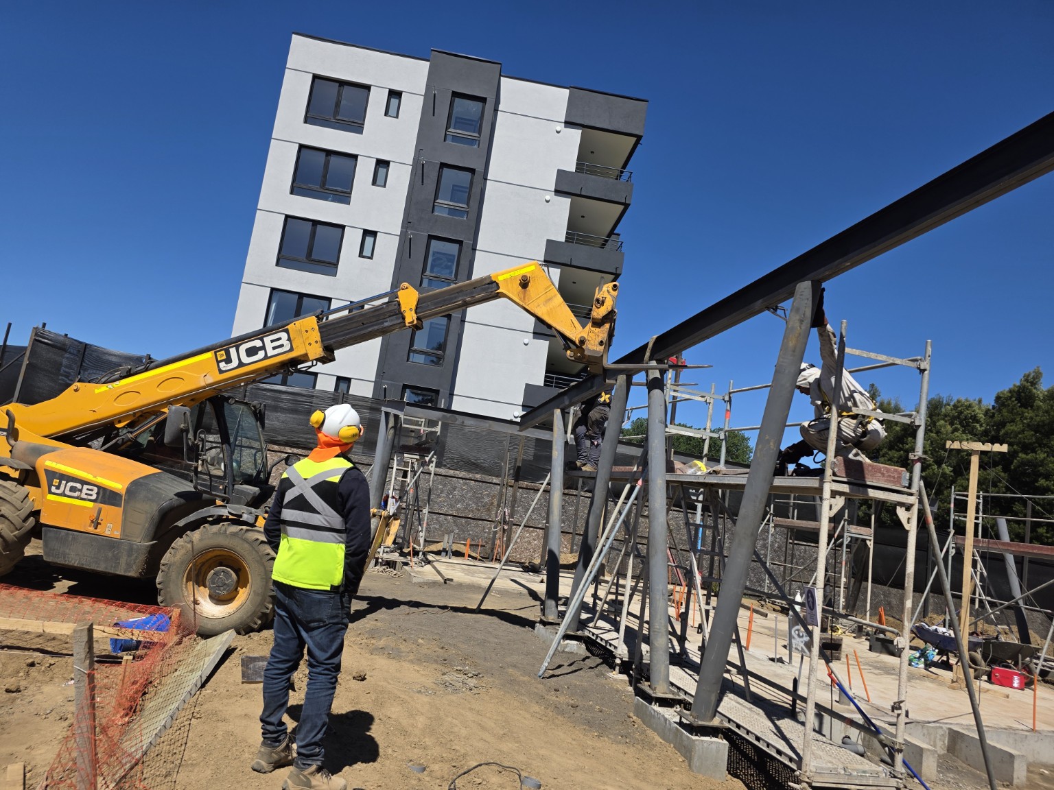 Montaje de estructura metálica realizado por MOVE